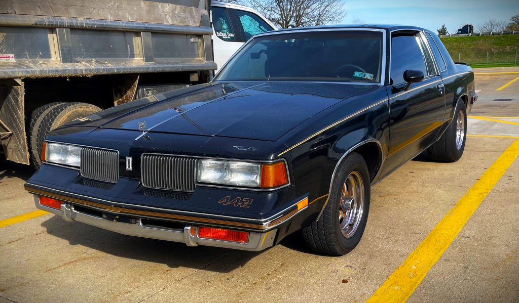 g body cutlass 442 in summit racing parking lot