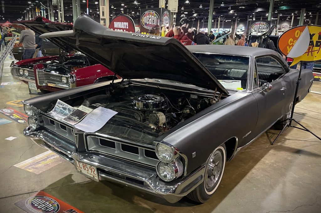 Canadian 1965 Pontiac Parisienne with Chevy 409 V8