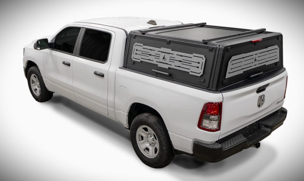 Leer Nexcap installed on a White Silverado