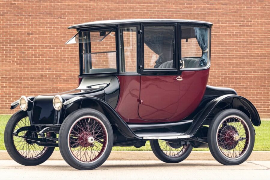 This 1918 Detroit Electric Is Powered by Modern Batteries, And It Actually Works